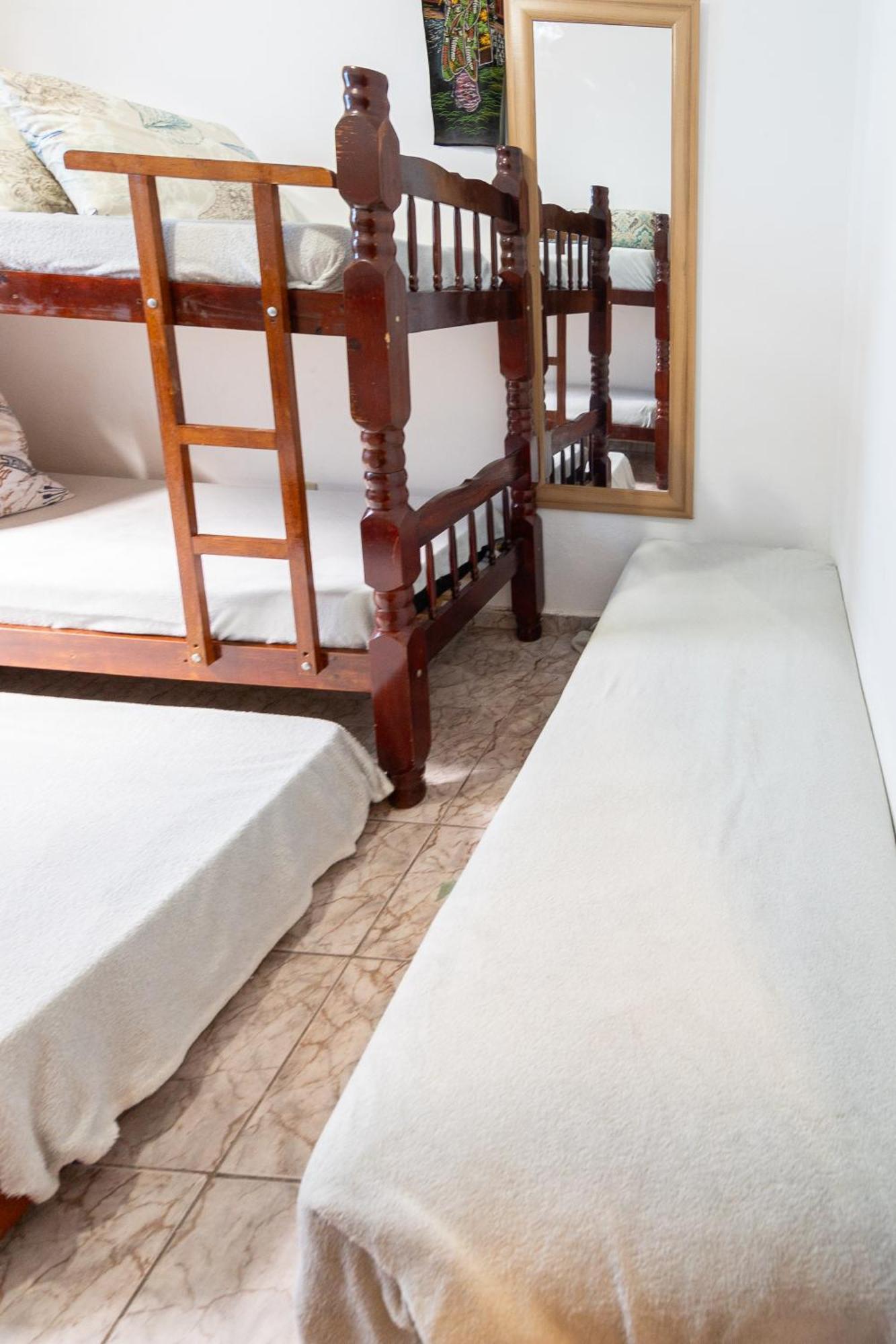 Casa Azul, 2 Quadras Praia-wifi-churrasqueira E Fogao A Lenha - Aceita Caes -caicara-praia Grande *